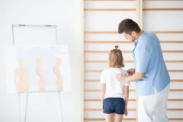 Skolyoz Egzersizleri – Evde Uygulanabilecek Skolyoz Egzersizleri