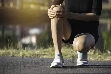 Sağ Dizin İç Kısmında Ağrı Neden Olur? Nasıl Önlenir?