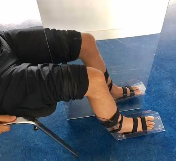 Bacak hareketlerine yönelik bu terapi uygulanabilir. Bu alandaki bilimsel çalışmaların sayısı ele kıyasla daha az olmakla beraber günden güne artmaktadır.